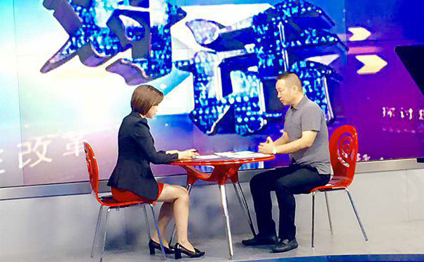 鄂州市金剛石工具行業協會會長龍其準先生參加鄂州電視台“對話”節目