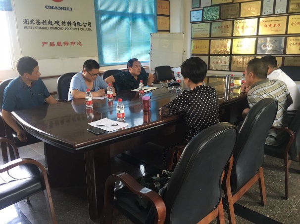 市經信委領導來湖北昌利公司座談，調研金剛石工具產業發展情況