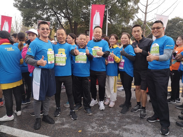湖北昌利超硬材料有限公司組團參加2019鄂州國際半程馬拉鬆比賽