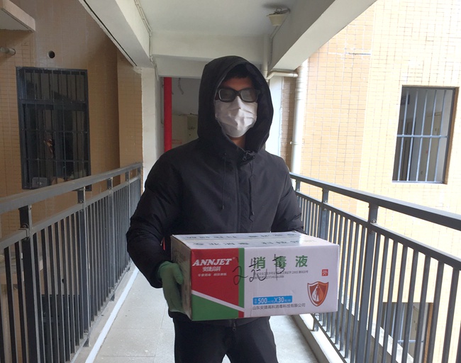 湖北昌利的這個普通家庭，一家三口都是誌願者