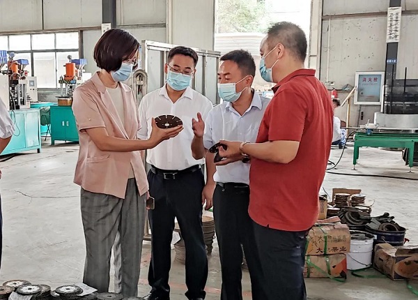 鄂州市委常委、統戰部部長鄒霞一行蒞臨昌利公司調研指導