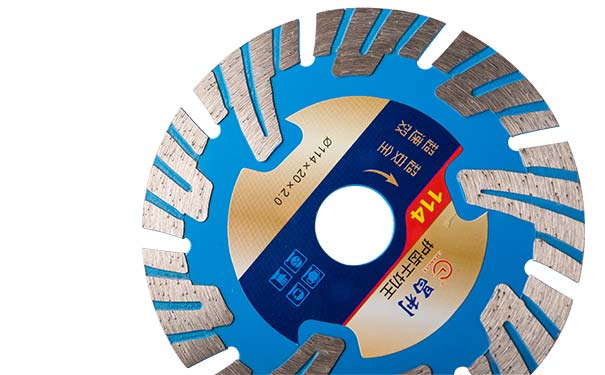 金剛石開槽切割片描述牆槽切割的方法