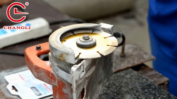 花崗岩鋸片的安裝是每個操作人員都要會的