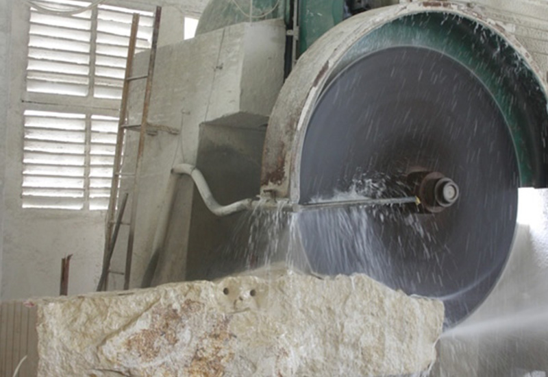 從石材荒料變成板材的過程中需要多少種金剛石鋸片