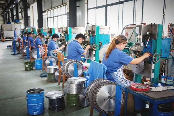 選擇切瓷磚不崩邊的切割片，其實選擇好廠家更重要！