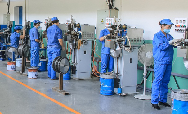 中國石材成品質量不高，原因可以歸結為金剛石鋸片及設備不先進！