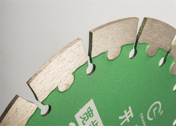 如何提高開槽切割片刀頭金剛石的把持力呢？