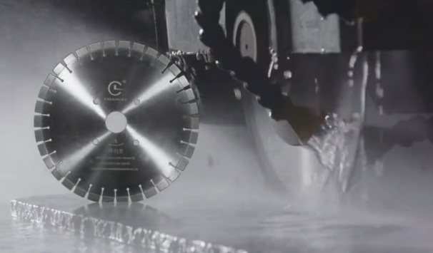 那些金剛石切割片加工過的石材出現泛堿是什麼原因？