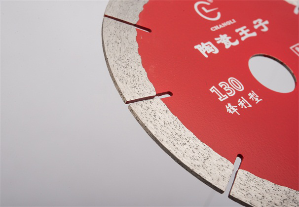 陶瓷鋸片加工的瓷磚在鋪貼的時候會出現哪些問題呢