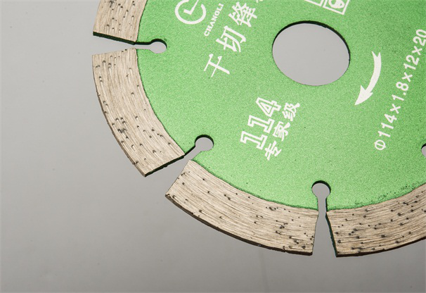 幹切金剛石鋸片加工過的石材幹掛石板牆安裝怎樣預防危險