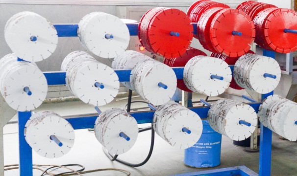 對金剛石切割片主要構成部分碳化矽的分析